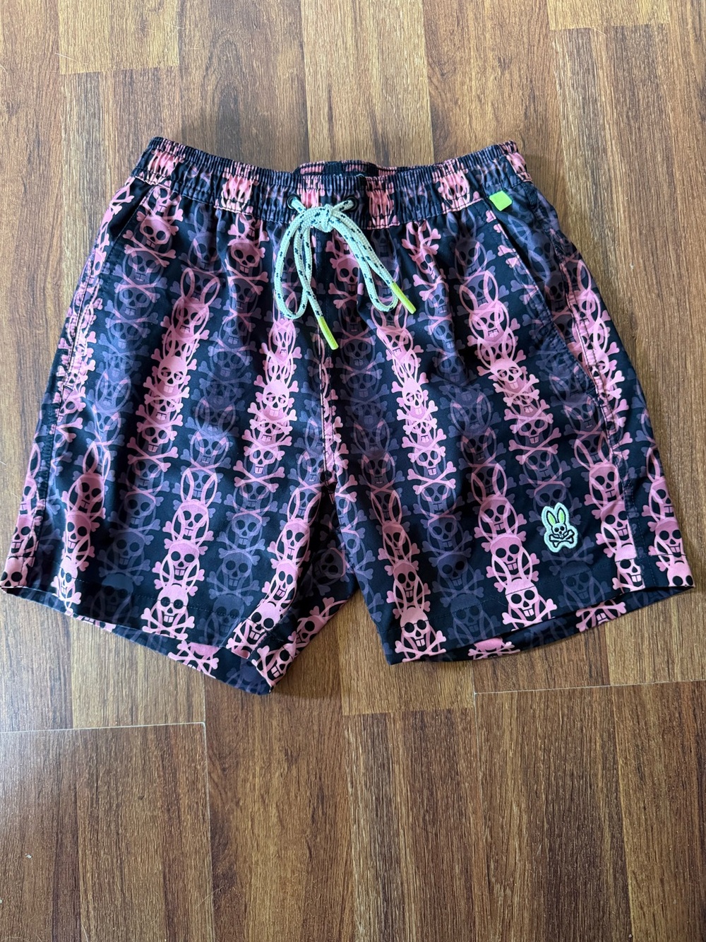 Psycho Bunny Men’s Black & Pink Skull-Pattern Swim Trunks